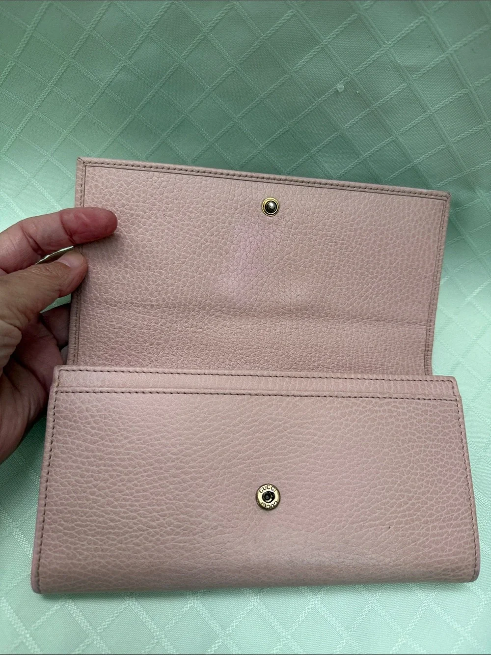 Gucci Pinkish Cream Leather Continental Wallet with Gold Butterfly Box Included - Picture 9 of 13